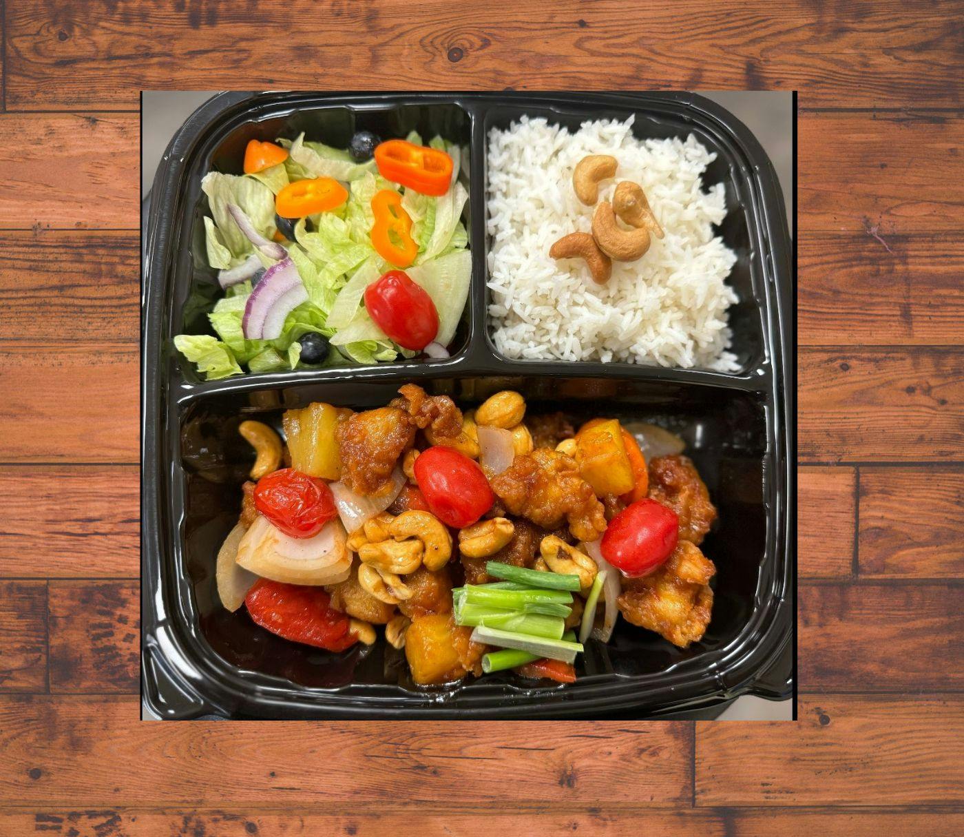 Cashews w/Crispy Chicken Combo from Jai Dee Thai Kitchen - Clinton Hwy in Knoxville, TN