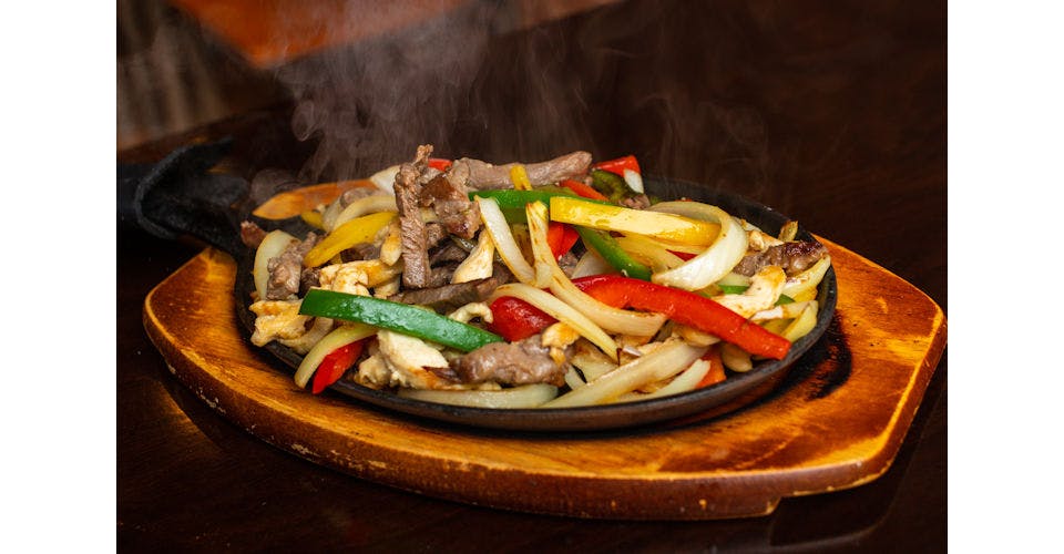 Sizzling Fajitas from Se?or Machetes in Madison, WI