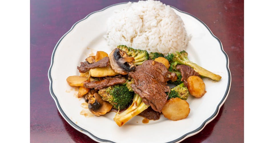 Beef Tenderloin with Broccoli from Huis Cantonese American Cuisine in Wauwatosa, WI