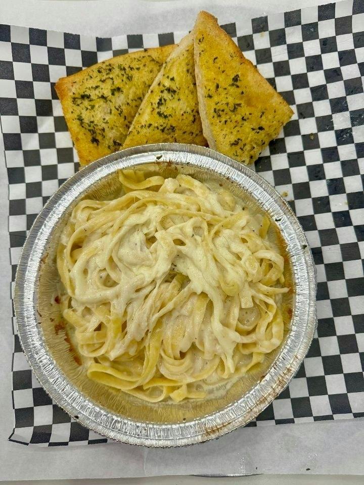 Fettuccine Alfredo from New York Pizza in Palo Alto, CA