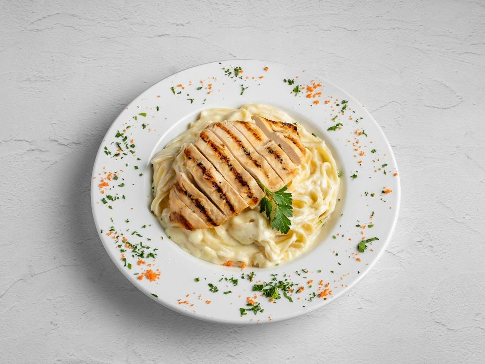 Fettuccine Alfredo w/ Grilled Chicken from 4 Brothers Italian Restaurant & Pizzeria in Delray Beach, FL