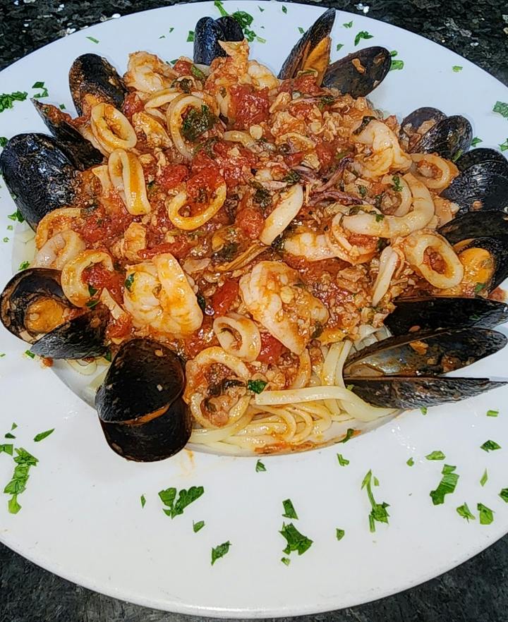 Zuppa Di Pesce from 4 Brothers Italian Restaurant & Pizzeria in Delray Beach, FL