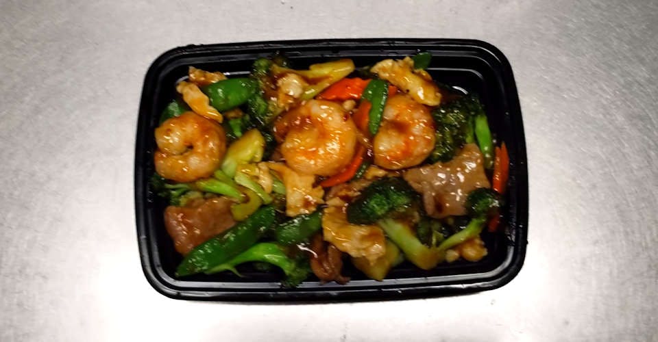 S15. Triple Delight with Garlic Sauce from Asian Flaming Wok in Madison, WI