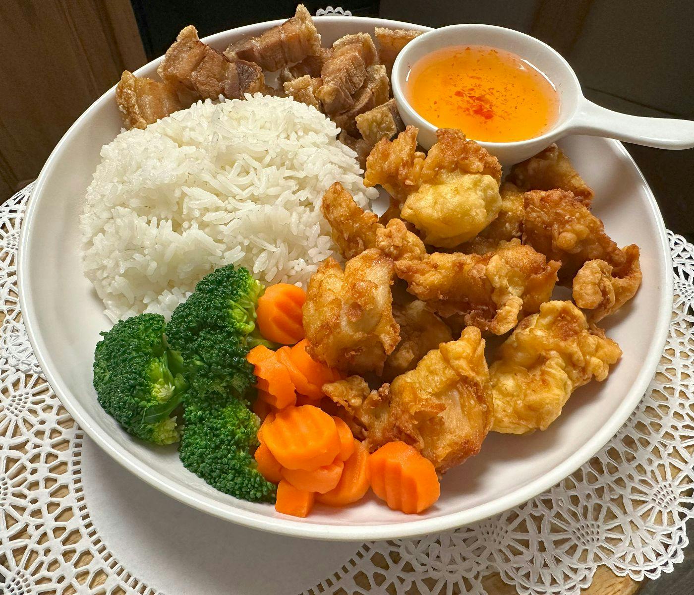 Crispy Chicken & Crispy Pork Combo from Jai Dee Thai Kitchen - Clinton Hwy in Knoxville, TN